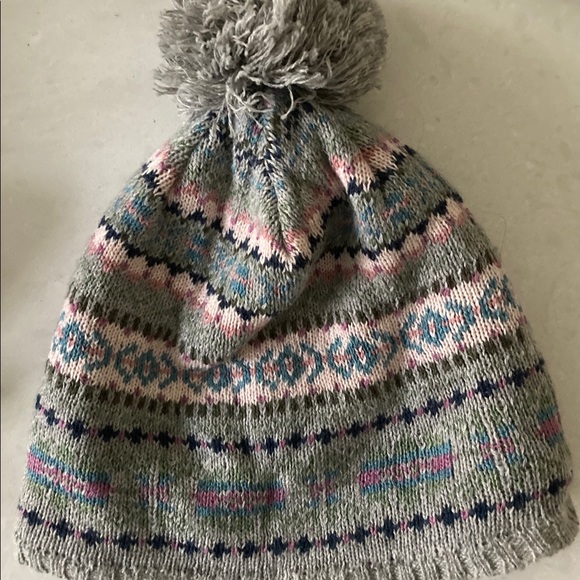 Matching Tuque and mittens - Picture 2 of 3